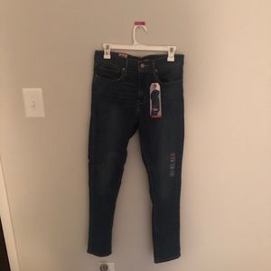 Levi slimming ankle jean